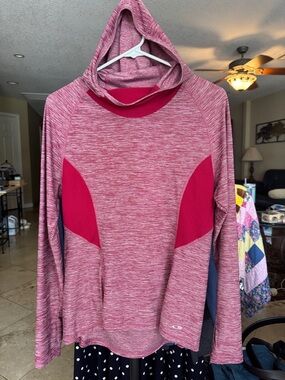 Women's Hooded Performance Sweater in Deep Heathered Pink
